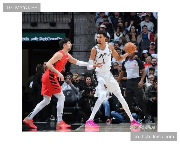 文班亚马以后卫技术运球推进 马刺新星重新定义内线角色